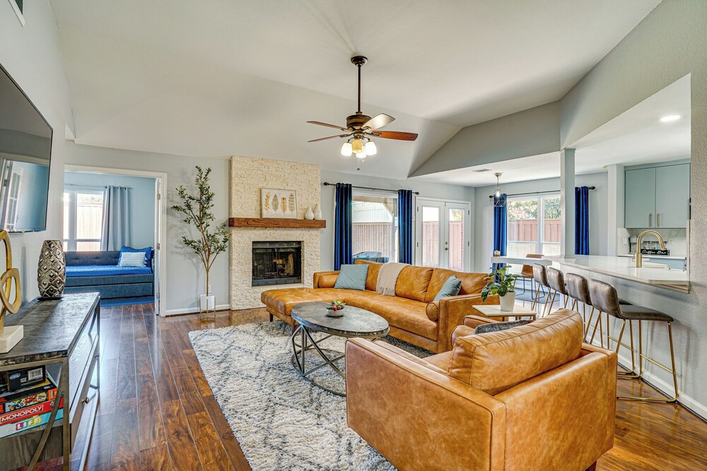 Outdoor Oasis w/ Pool: Grand Prairie Family Home!