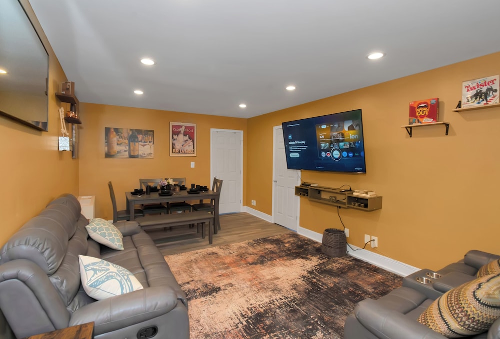 Spacious 3BR Condo in DTWN