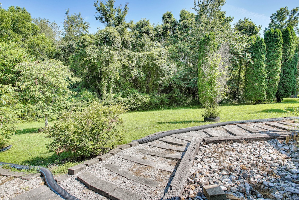 3,000-sq-ft Home < 7 Mi to Barren River Lake