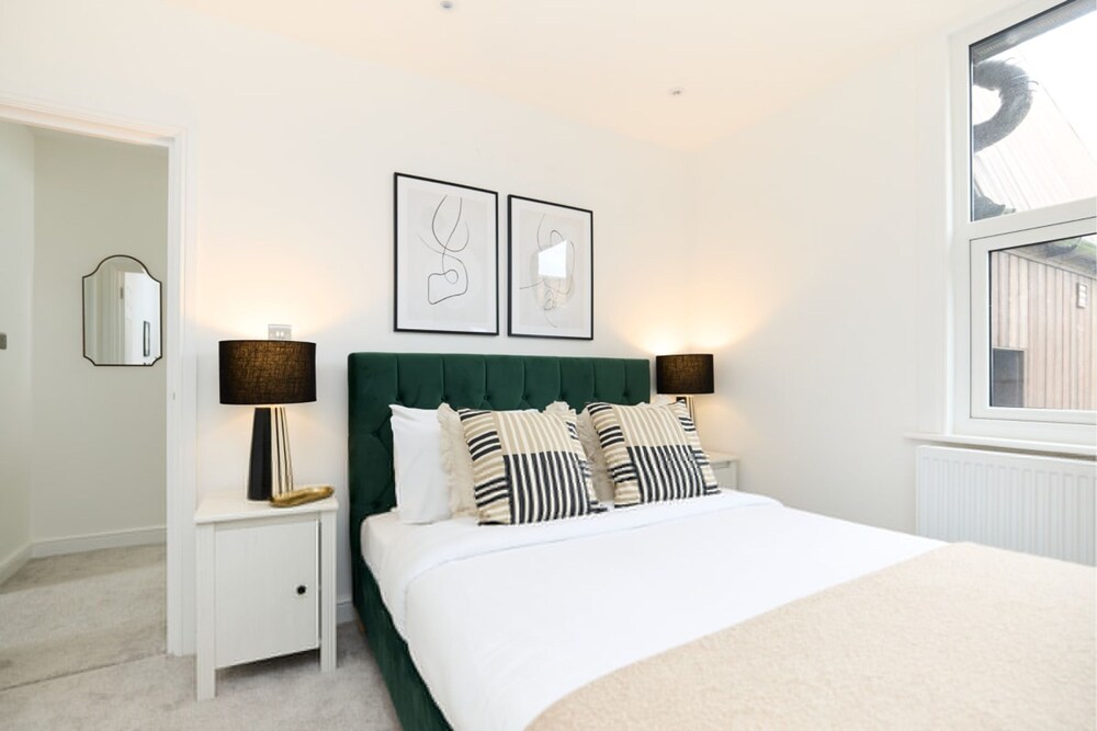 The Shepherd s Bush Wonder - Trendy 4bdr Home With Garden Terrace