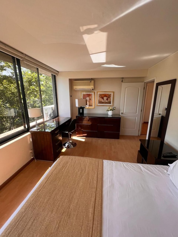 Orly Suites ll