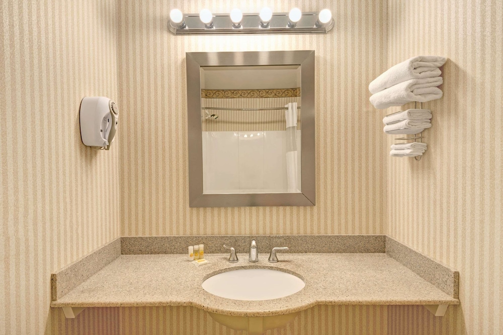 Days Inn by Wyndham Ridgefield - Property Image 20