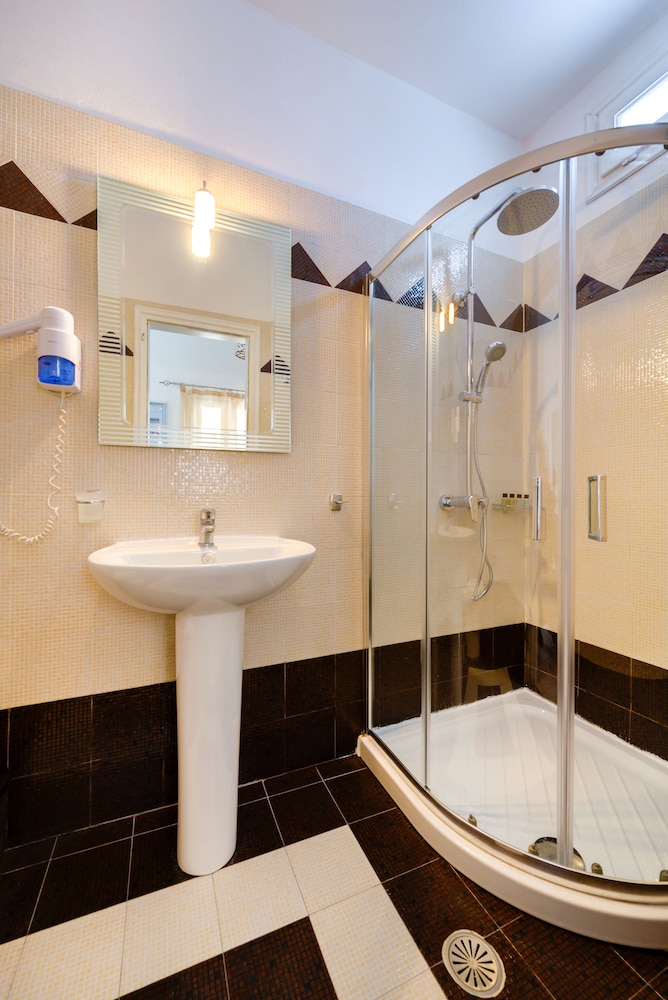 Iriana Suites