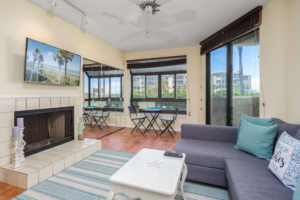 Jacksonville Vacations - Spinnakers Reach 833 - Property Image 1