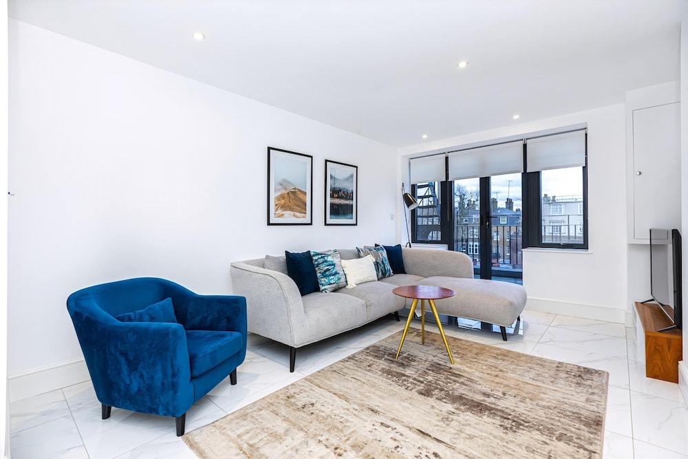 Elegant Three-bed Marylebone Flat Near Oxford Circus!