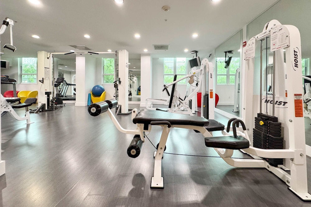 Stylish City Loft Downtown Steps to Bayfront Park