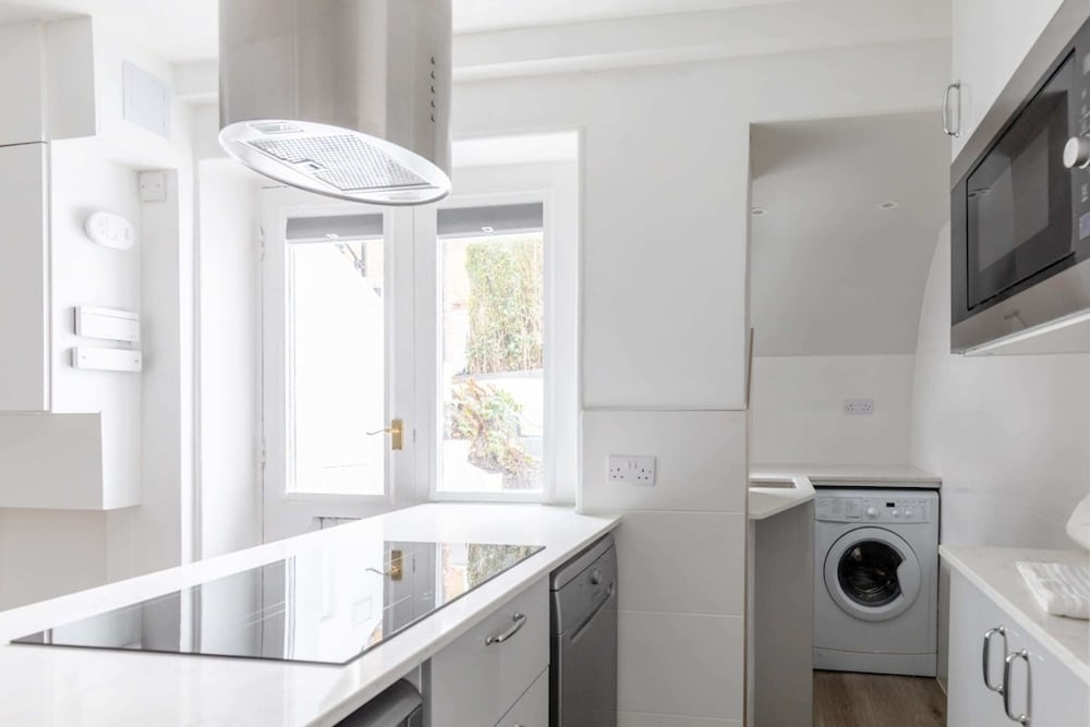 Sleek & Well-connected Studio Flat Archway!