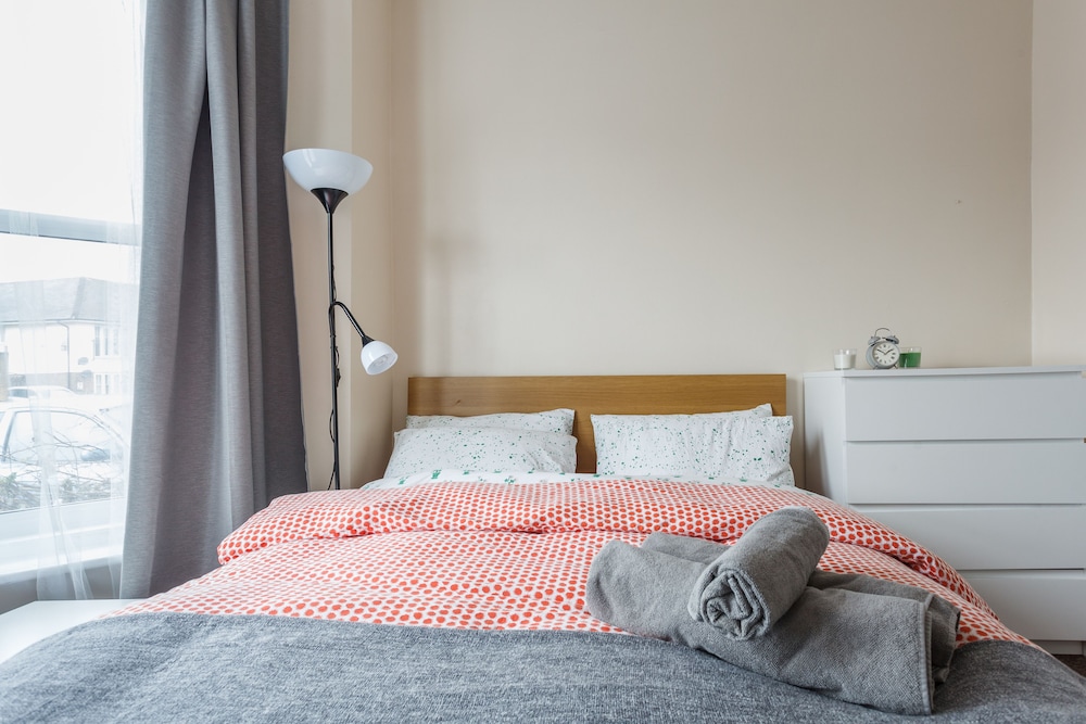Shirley House Self Catering Guest House, 5 min Drive to Cruise Ship Terminals and City Centre view 5