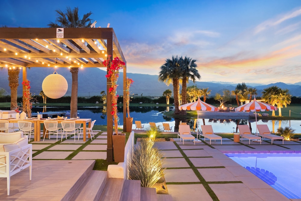 Buena Vista by Avantstay Massive Outdoor Oasis w/ Pool, Spa Firepit! - Property Image 18