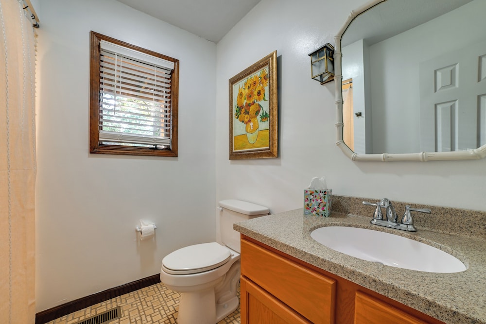 Dog-friendly Kentucky Lake Home w/ Game Room!