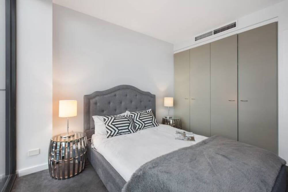 Incredible City Views in Convenient CBD Apartment