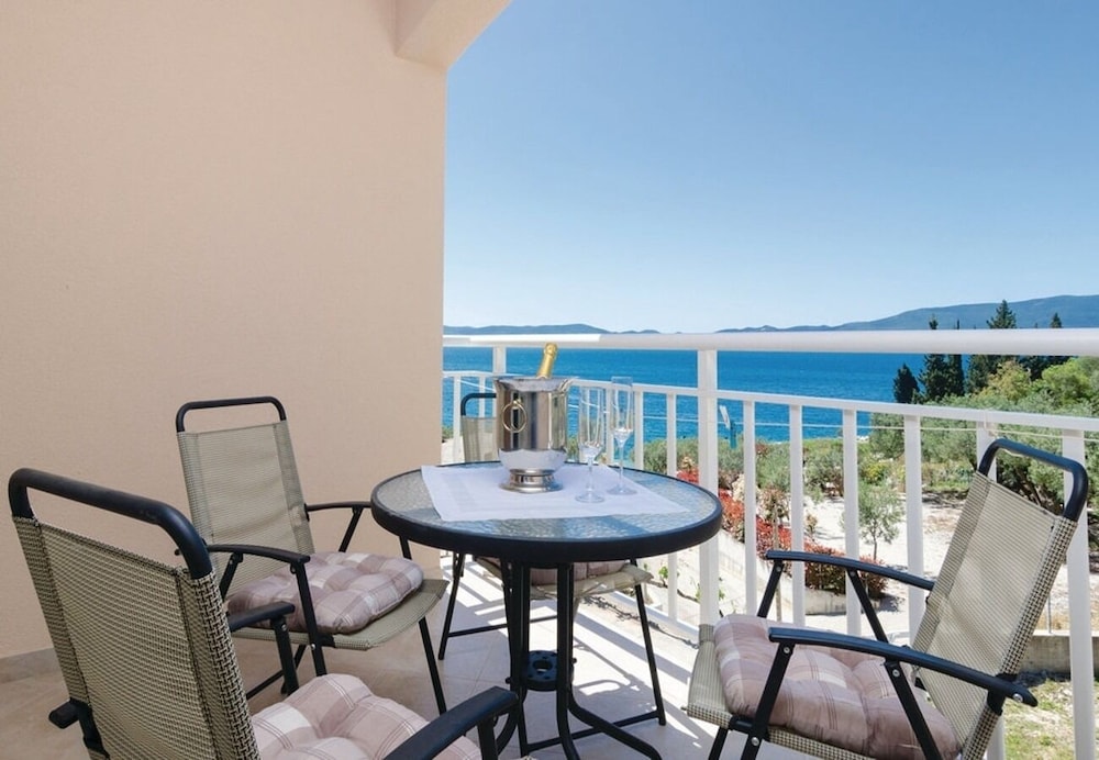 Ljuba - in Center & Close to the Beach - A2 view 3