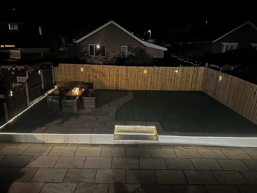 3 Bed-sleeps 5-garden-parking-pets