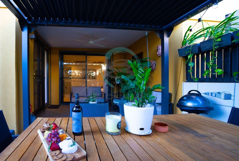 Zenseaside Waterfront Haven Office Pool BBQ - Image 3