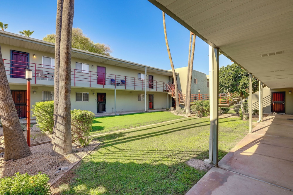 Walk to Old Town: Scottsdale Condo w/ Pool Access!