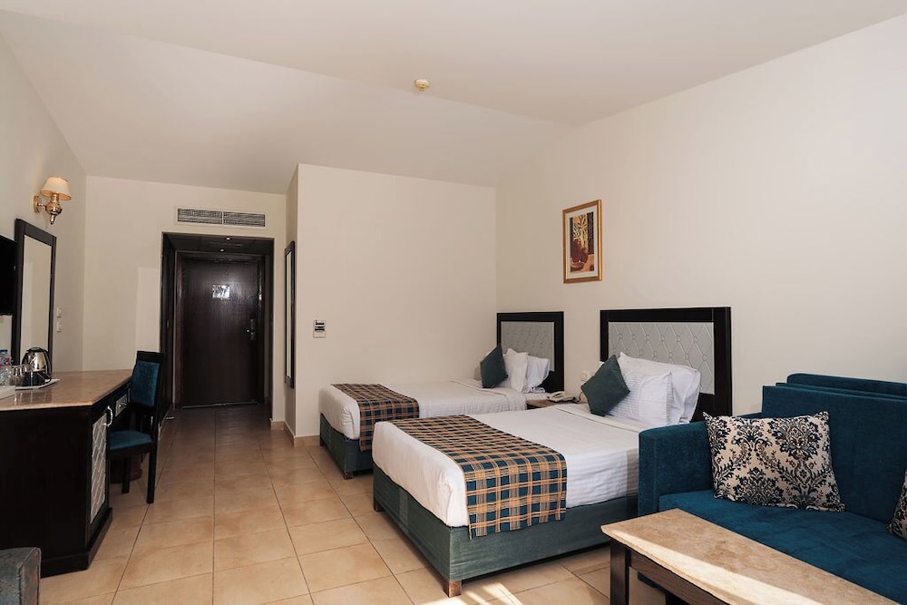 Le Jardin Aqua Park Resort