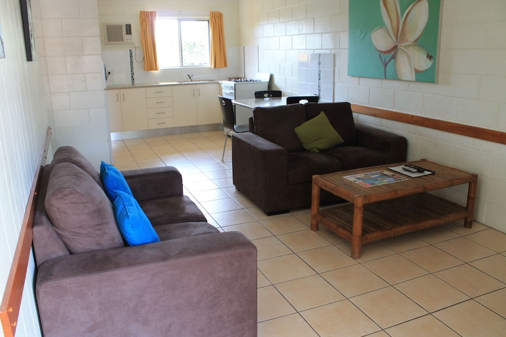 Oasis Inn Cairns - Image 2