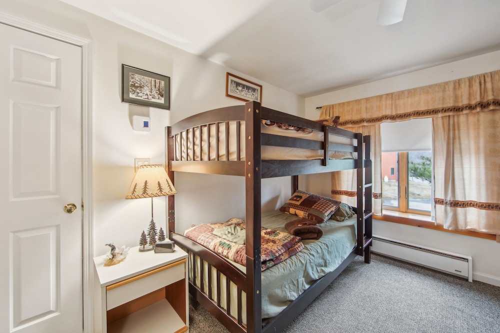 Top Ridge 49p - Family-friendly End Unit 3 Bedroom Townhouse by The Summit at Gore Mountain