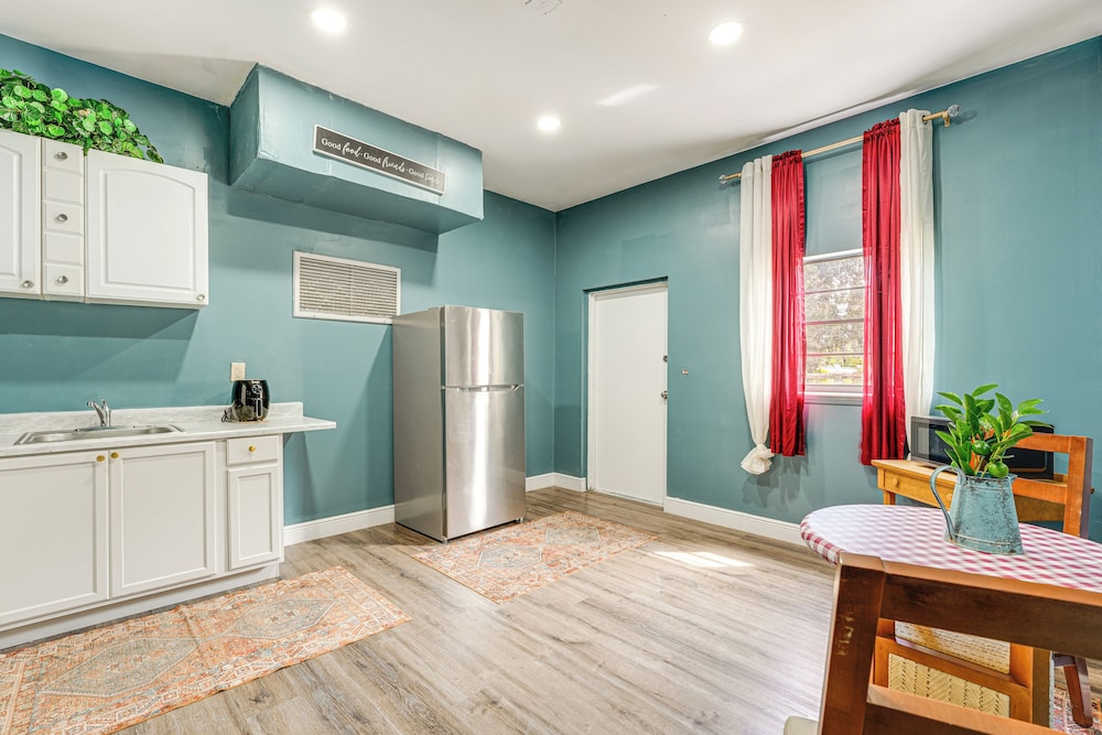 Peaceful Weekend Rendezvous! Odessa Apartment