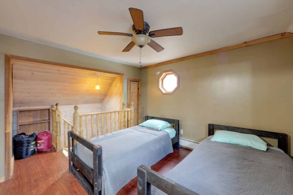 Fall Festival Retreat: Cabin w/ Deck & Yard!