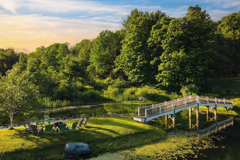 Secluded Berkshires Estate + Private Pond/pool,theater, Gym Sunny Pond