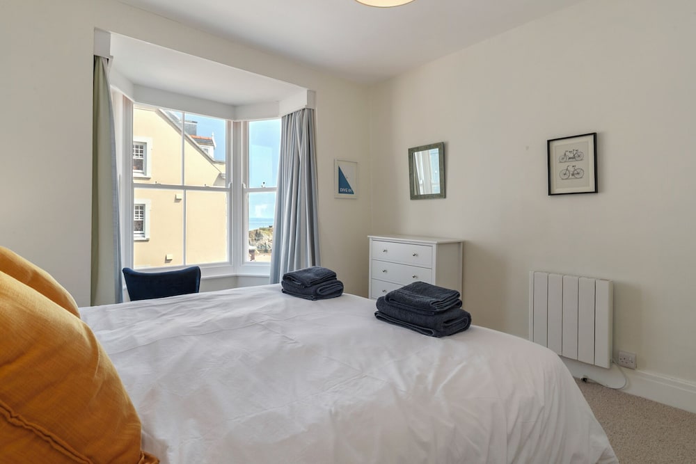 5 Paragon Court - Sea Front Apartment