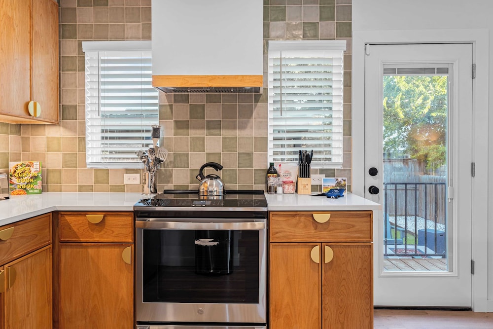 Casa Que Canta by Avantstay Private Pool, Firepit & Walkable East Austin Gem