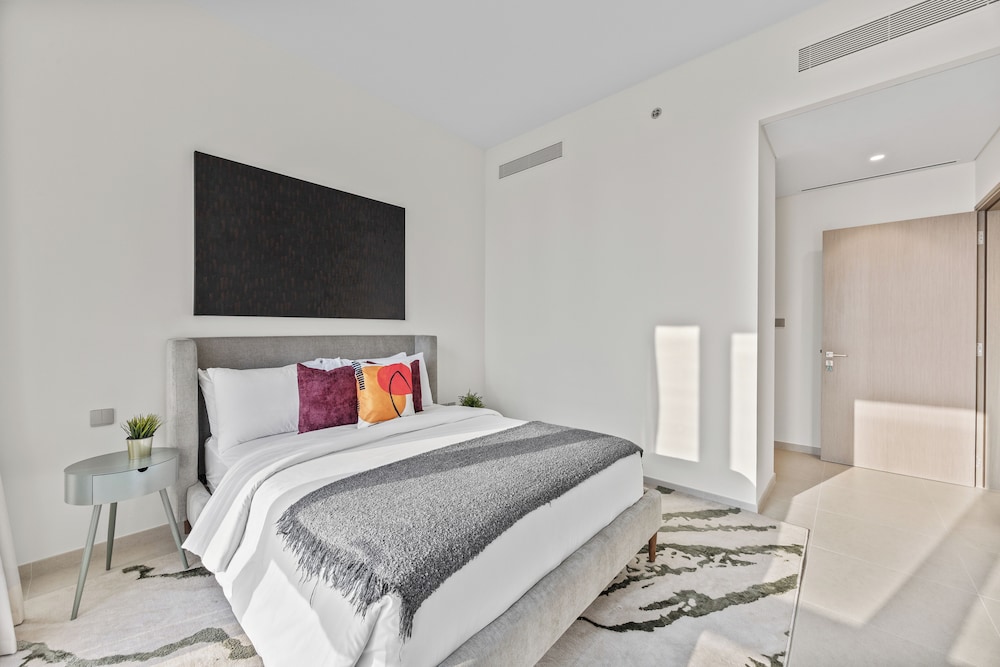 Luxury City Stay Near Mall and Pool