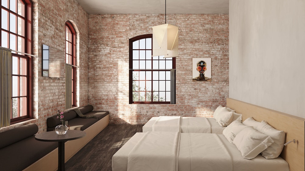 Pocketbook Hotel and Bath