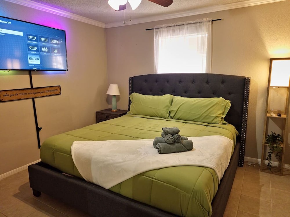 Quiet Stylish Retreat - Near NRG at TX MED Cntr
