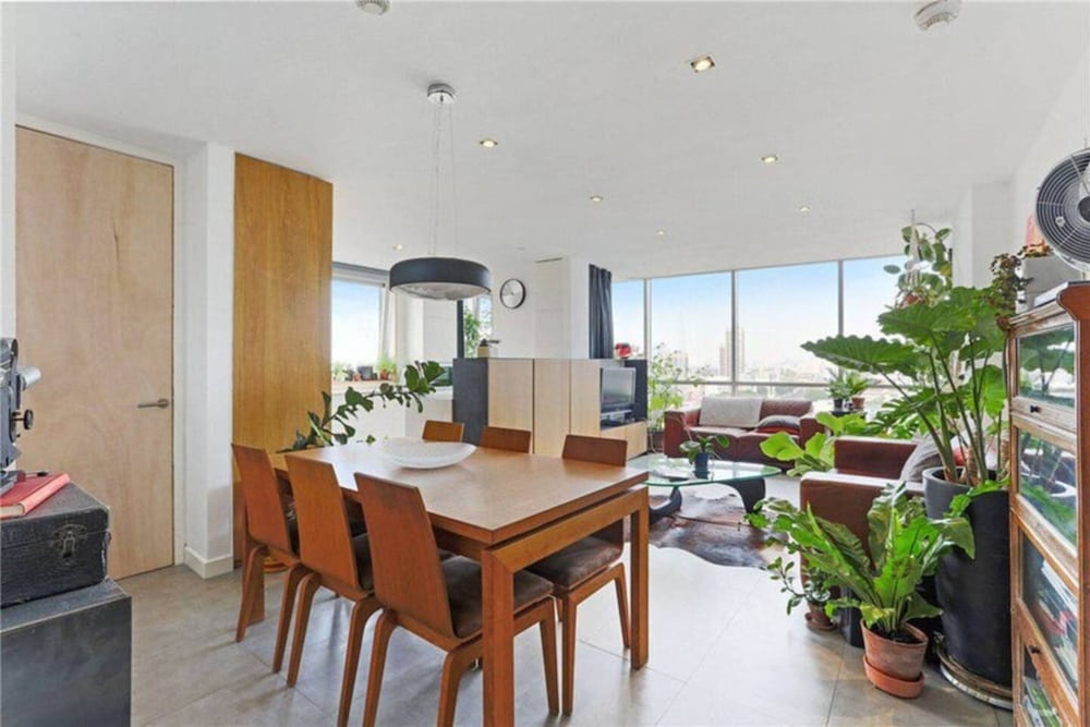 Sleek 2BD Flat W/views of The Shard - Shadwell!