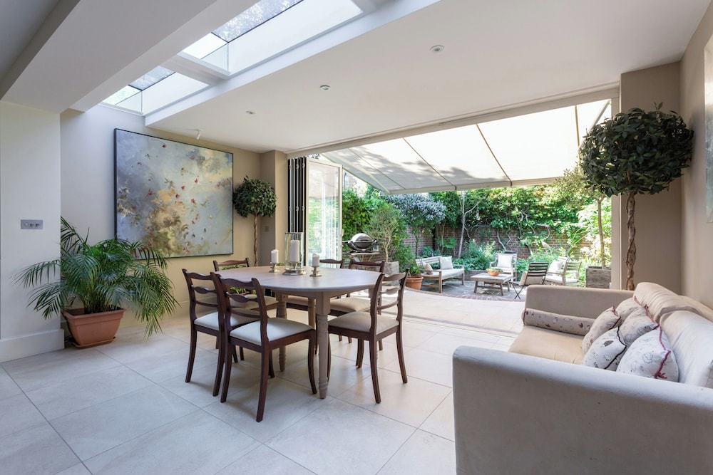 Somerset Square by Onefinestay