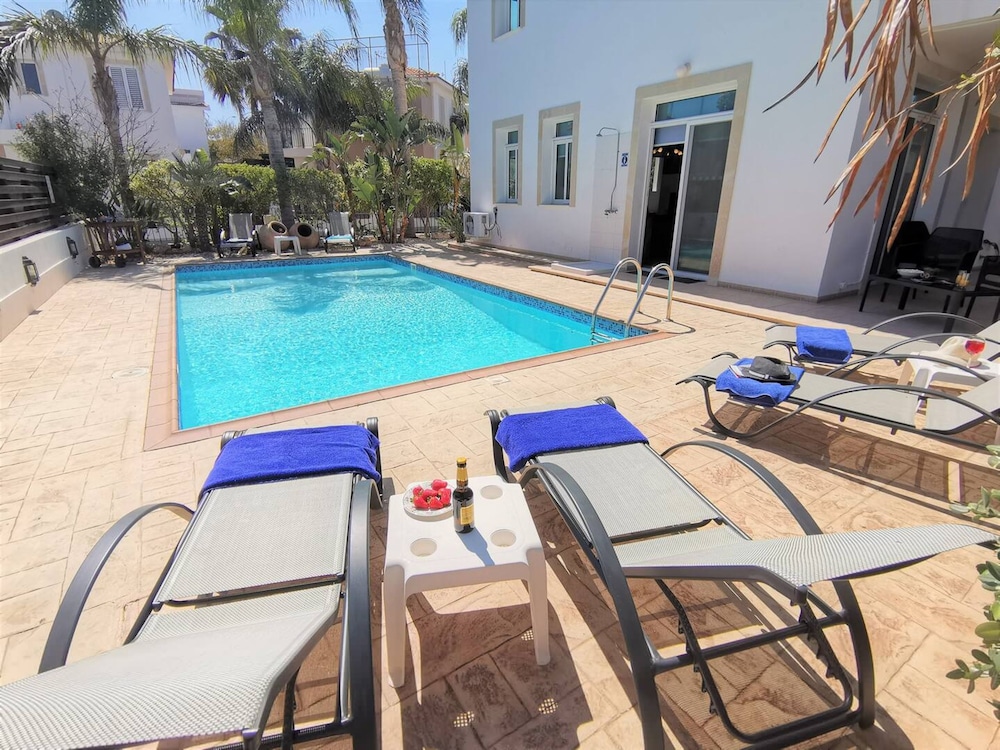 Yasmin Villa in Protaras 400m to the sea