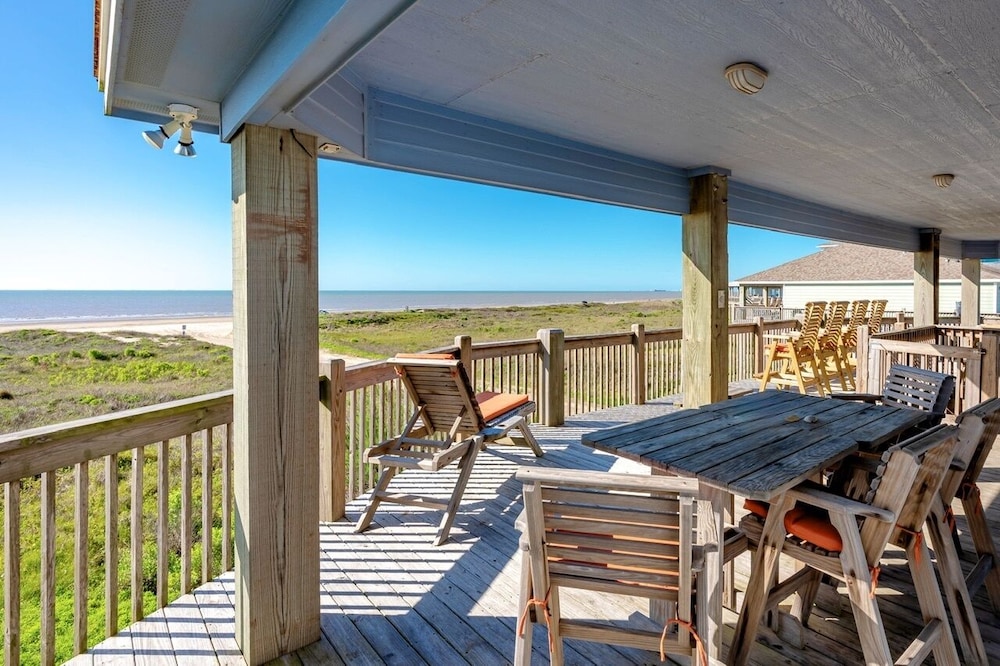 Just One More Day 4 Bedroom Home by RedAwning