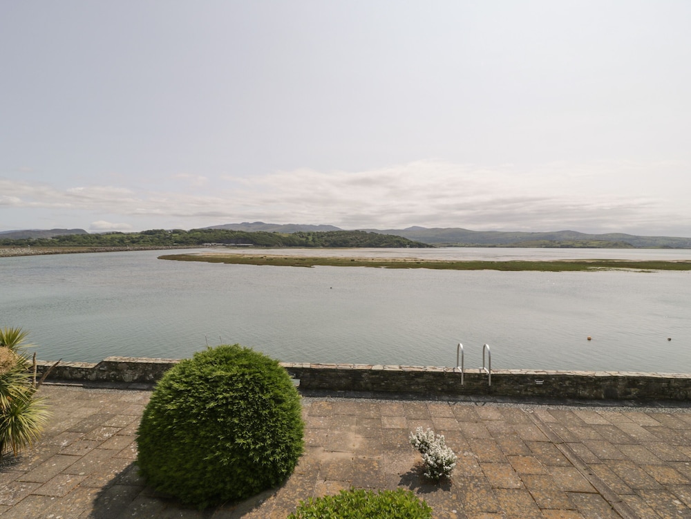 25 South Snowdon Wharf