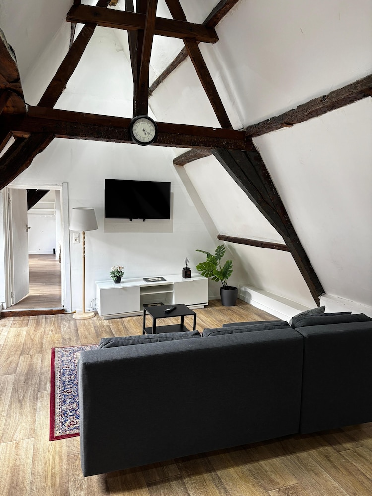 2BR Apartment with Canal View in Ghent