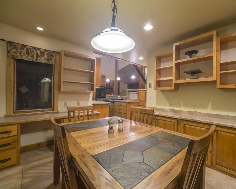 Aspen View Lodge 4 Bedroom Apartment by Key to the Rockies