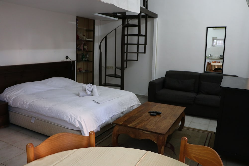 Allenby 2 Bed & Breakfast