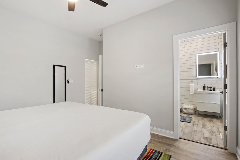 Prime 3BR Apt - Lawndale rep - Image 3