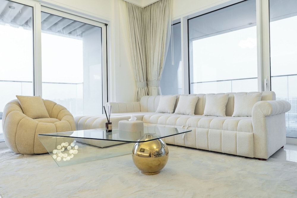 Grand Marina Bleu I Private Beach & Views I PS5 I Infinity Pool I by Skyline Serenity