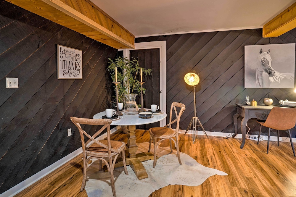 Country-chic Studio w/ Pool  Stable Access! - Property Image 11