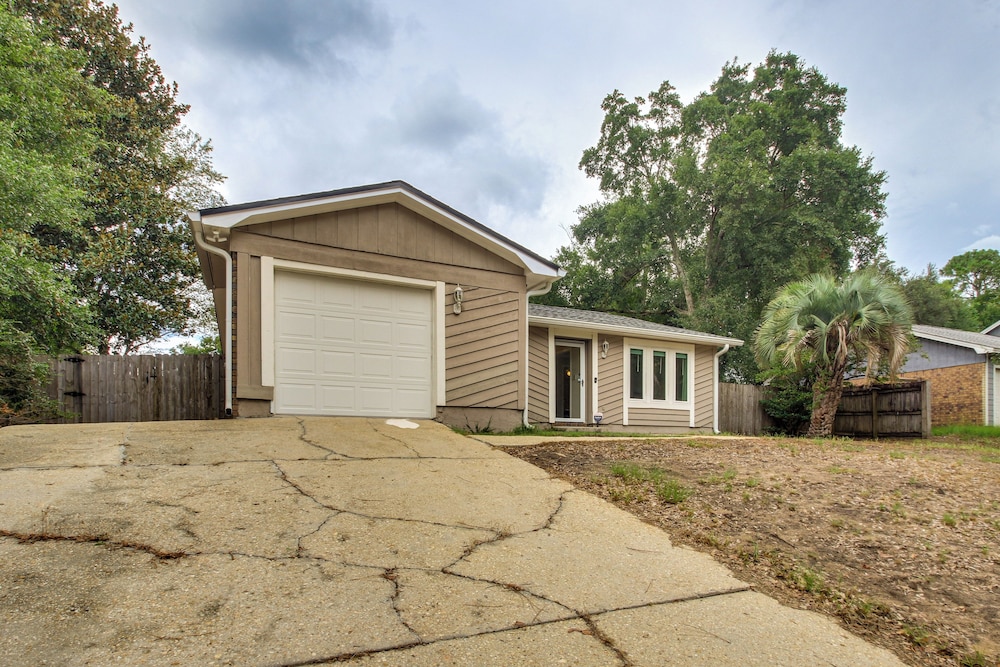 Shop, Dine & Visit Uwf: Pensacola Home w/ Yard!