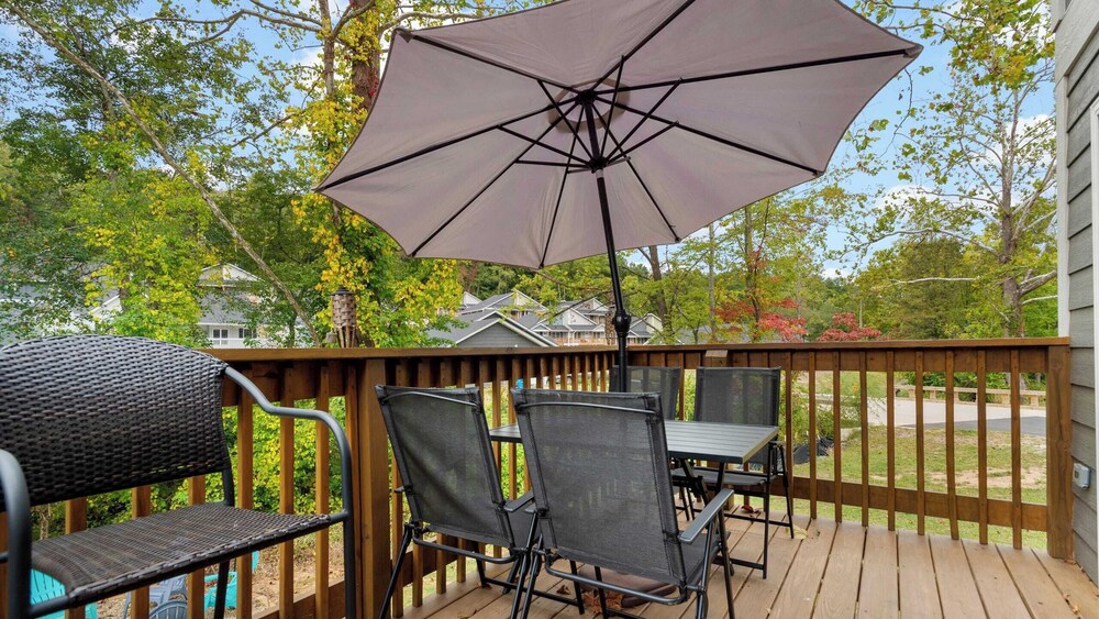 10 Townhomes, Sleeps 89 6 Mins to DT Asheville Sycamore Cove by Avantstay