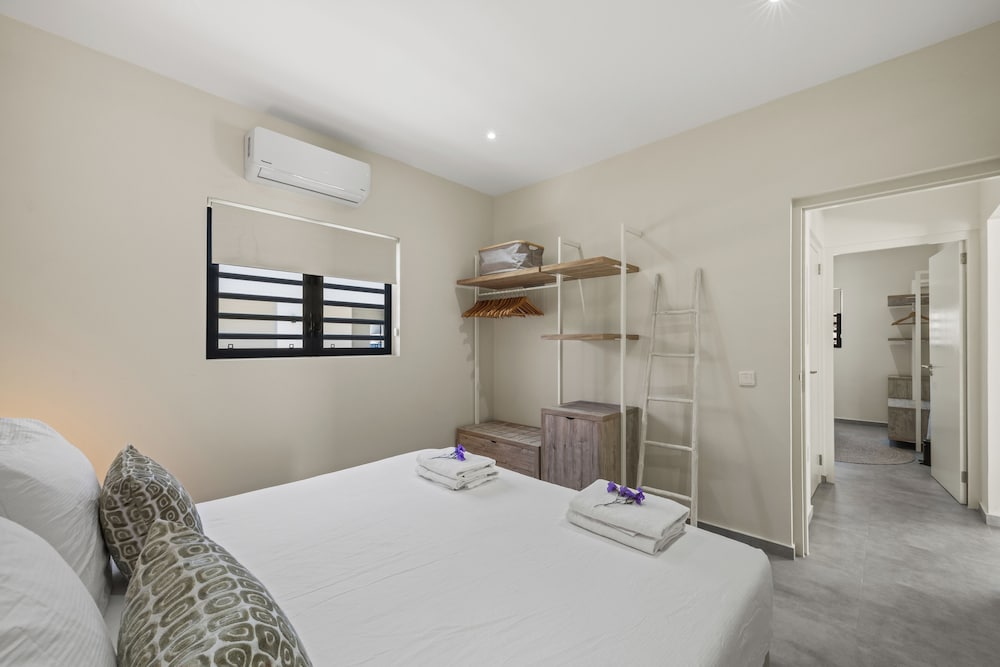 Villa Solana with private pool, Mambo Beach