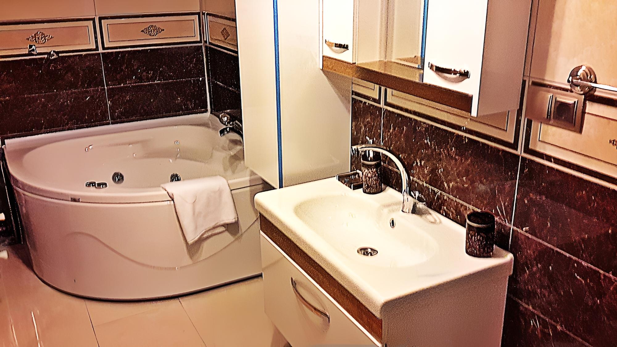 Dedeli Deluxe Hotel