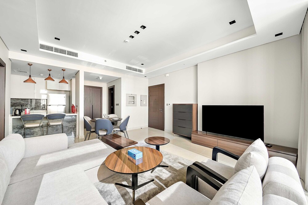 Modern 1BR With Stunning Views in Business Bay