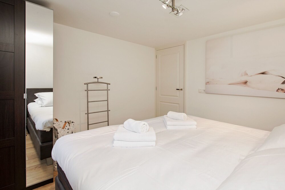 Canal Garden Apartment 11