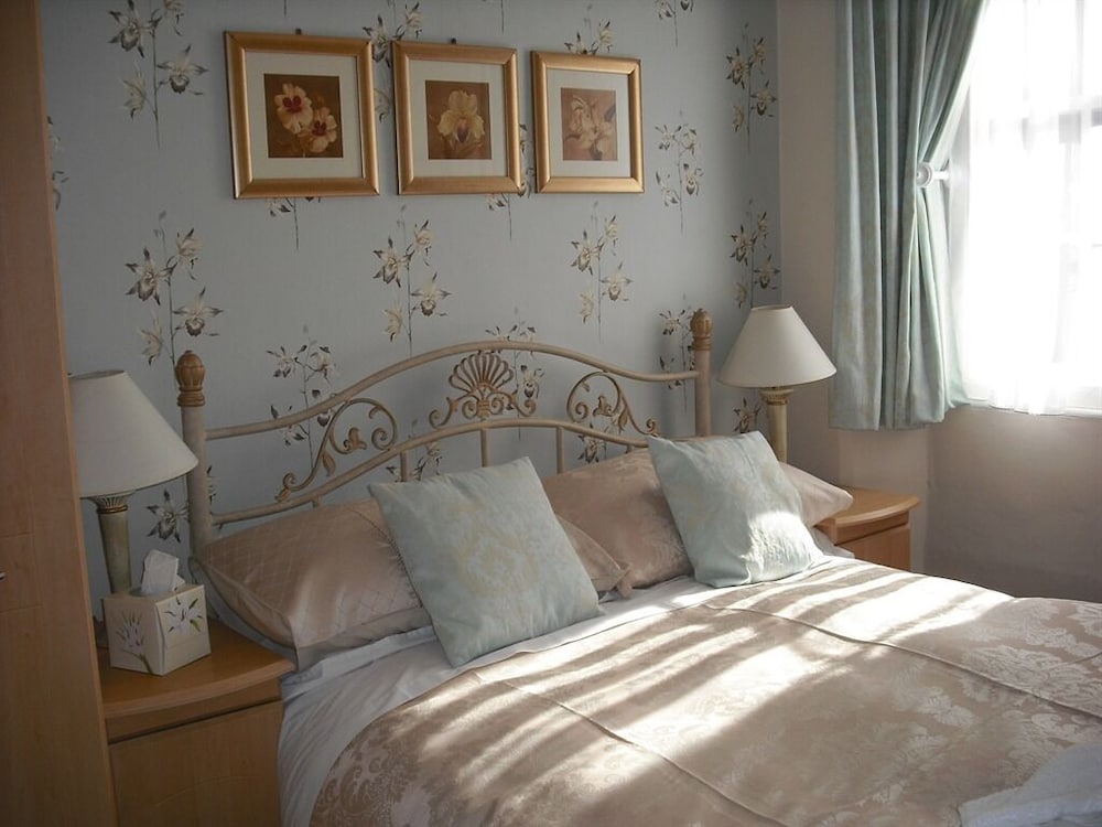 Looe Vacations - Dolphin Guest House - Property Image 6