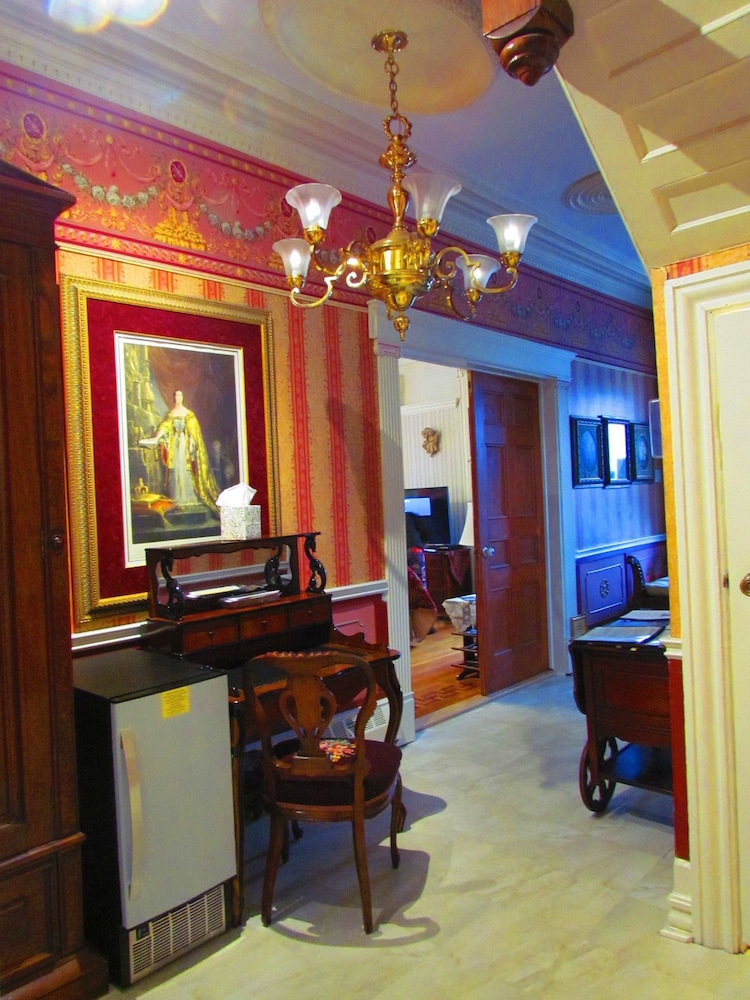 Brockville Vacations - The Noble Suites - Property Image 4