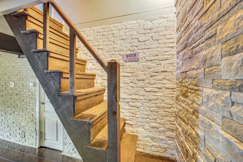 Game Room, Trails! 30-acre Lakefront Streetman Gem